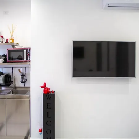 Flyhouse לינה וארוחת בוקר פיומיצ'ינו