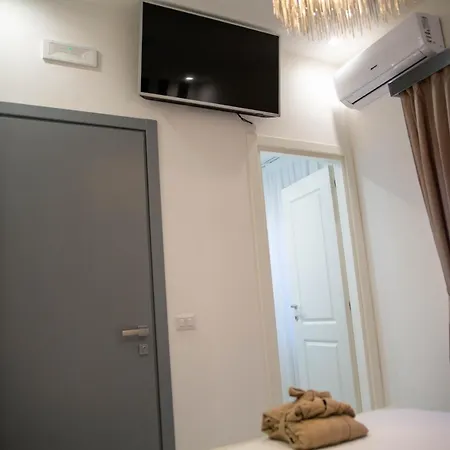 לינה וארוחת בוקר Flyhouse