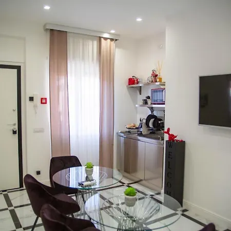 לינה וארוחת בוקר Flyhouse