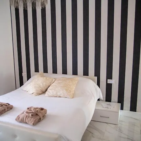 לינה וארוחת בוקר Flyhouse 3*